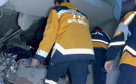 ADIYAMAN'DA SON DURUM :ENKAZDAN ÇIKARILAN BAZI VATANDAŞLARIN  DONARAK ÖLDÜĞÜ TESPİT EDİLDİ