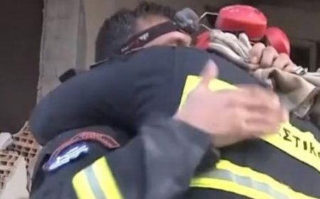 GÖZYAŞLARINI TUTAMADILAR...YUNAN EKİP, KÜÇÜK KIZI ENKAZDAN KURTARDI