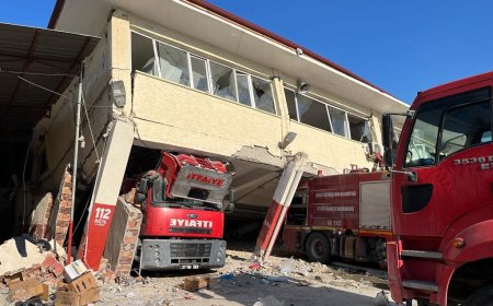 İZMİR BÜYÜKŞEHİR BELEDİYESİ EKİPLERİ HATAY'DA ARAMA KURTARMA ÇALIŞMALARINA DEVAM EDİYOR