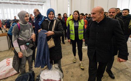 İZMİR'DE DEPREM DAYANIŞMASI İÇİN 41 MİLYON LİRAYI AŞAN DESTEK