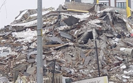 HATAY'DA YIKILAN SİTEDE KOLON KESİLDİ İDDİASI