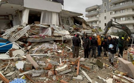 228 SAAT SONRA MUCİZE !BİR KADIN VE İKİ ÇOCUK ENKAZDAN SAĞ ÇIKARILDI