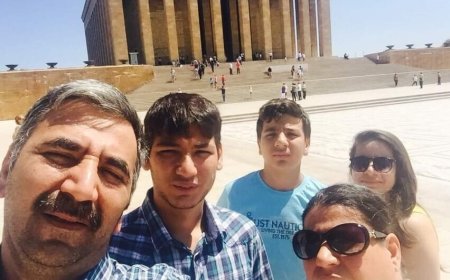 İÇİMİZ YANDI! ANNE BABA VE ÜÇ DOKTOR ÇOCUĞU ,KOYUN KOYUNA...