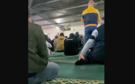 İMAM CUMA HUTBESİNDE HALUK LEVENT VE OĞUZ UĞUR'U HEDEF GÖSTERDİ