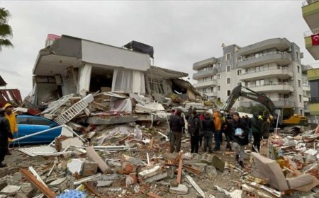 HATAY'DA ENKAZ ALTINDAN ÜÇ KİŞİ 296 SAAT SONRA SAĞ OLARAK ÇIKARILDI