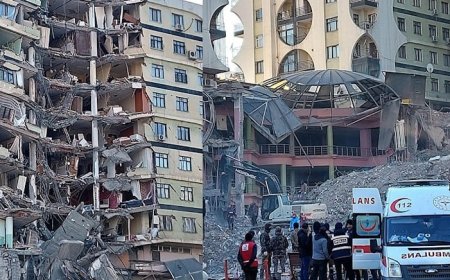 KESİLEN KOLONUN YERİNE AYNA VE SOYUNMA DOLABI KOYMUŞLAR