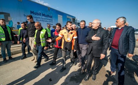 CHP LİDERİ KILIÇDAROĞLU ,İZMİR BÜYÜKŞEHİR 'İN HATAY'DAKİ KOORDİNASYON MERKEZİNİ ZİYARET ETTİ