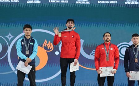 MADALYASINI DEPREMZEDELERE BAĞIŞLADI