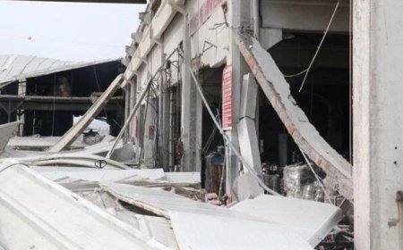 PATRON İŞÇİLERİ ZORLA HASARLI FABRİKAYA SOKTU:DEPREMDE YIKILAN FABRİKADA 1 İŞÇİ ÖLDÜ