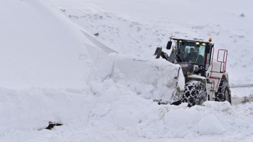 MALATYA'DA 530 MAHALLENİN YOLU KAPANDI