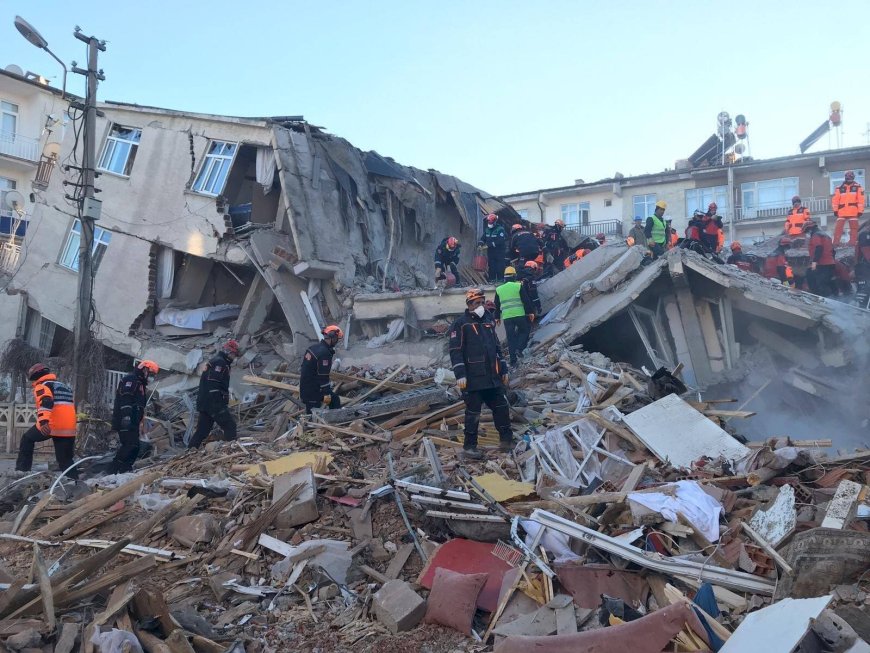 KAHRAMANMARAŞ'TAKİ 7,4'LÜK DEPREM 10 İLİ VURDU