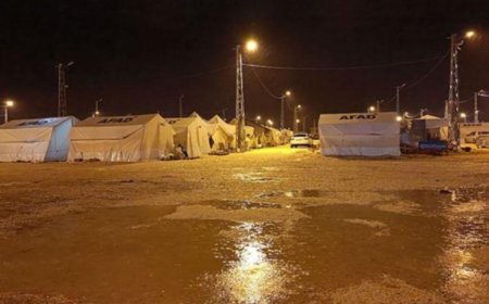 MARAŞ'TA ÇADIRLARI SU BASTI,DEPREMZEDELER GECEYİ SOKAKTA GEÇİRDİ.