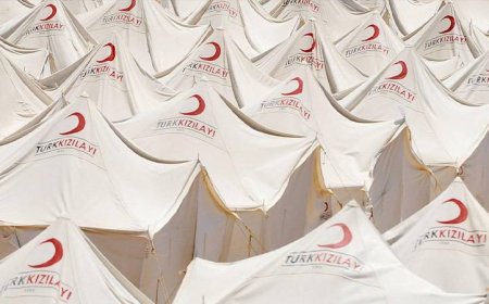 ESKİ KIZILAY BAŞKANI'NDAN ÇADIR SATIŞINA ELEŞTİRİ: 'ÇOK BÜYÜK BİR İHANETTİR'