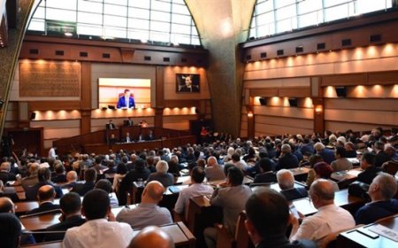 CHP'Lİ ÇAKIR VE İYİ PARTİLİ YILDIZ MİLLETVEKİLİ ADAY ADAYLIĞI İÇİN İBB MECLİSİ'NDEN İSTİFA ETTİ