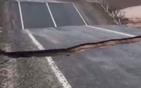 ŞANLIURFA'DA SEL SULARI KÖPRÜYÜ YIKTI, YOL TRAFİĞE KAPANDI