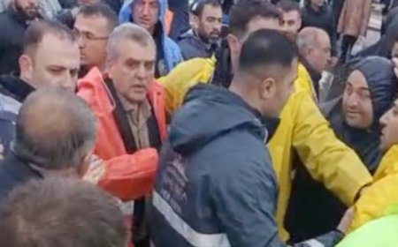 ŞANLIURFA BÜYÜKŞEHİR BELEDİYE BAŞKANI'NA SEL BÖLGESİNDE PROTESTO