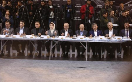 KILIÇDAROĞLU'NA ÇADIR KENT ZİYARETİNDE ZOR SORU: 'HDP’YE DE BAKANLIK VERECEK MİSİNİZ?'