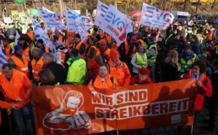 ALMANYA'DA ULAŞIM İŞÇİLERİ SON 30 YILIN EN BÜYÜK GREVİNDE