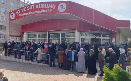 DİYARBAKIR'DA 'UCUZ' ET KUYRUĞU