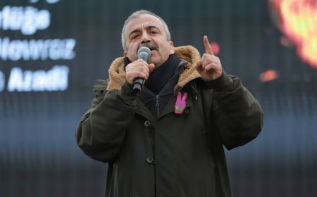 SIRRI SÜREYYA ÖNDER YENİDEN MİLLETVEKİLİ ADAYI OLUYOR