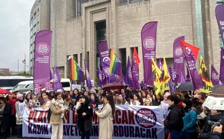 KADIN CİNAYETLERİNİ DURDURACAĞIZ PLATFORMU'NUN KAPATILMA DAVASI ERTELENDİ
