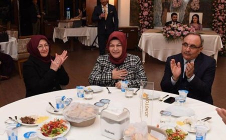 AKP'Lİ BELEDİYE BAŞKANININ DANIŞMANI BELEDİYEYE GIDA VE ELEKTRONİK MALZEME SATMIŞ