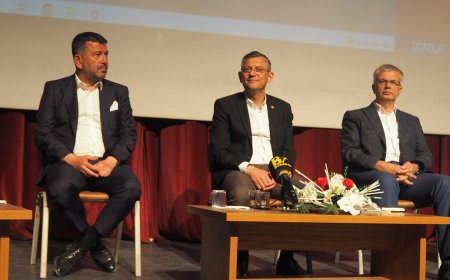 ÖZGÜR ÖZEL: “BİZİM LİSTEMİZDE HESABINI VEREMEYECEĞİMİZ KİMSE YOK, SİZİN LİSTENİZDE KİMLER KİMLERLE BERABER”