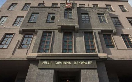 İMAMOĞLU'NUN MİTİNGİNE TAŞLI SALDIRI: UZMAN ÇAVUŞ GÖZALTINA ALINDI, SÖZLEŞMESİ FESHEDİLDİ