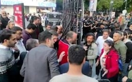 AKP TALEP ETTİ, CHP’YE LED EKRAN YASAĞI GETİRİLDİ