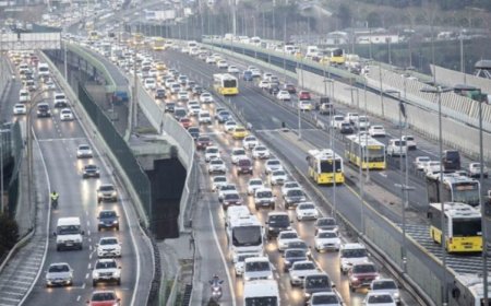 İstanbul'da trafik yoğunluğu yaşanıyor