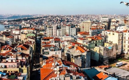 TÜRKİYE’DE GENÇLERİN YARISI AŞIRI KALABALIK EVLERDE YAŞIYOR