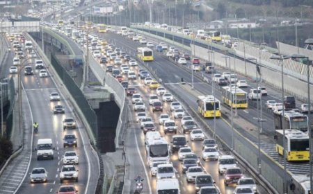 BAYRAM TATİLİ SONRASI İSTANBUL’DA TRAFİK YOĞUNLUĞU