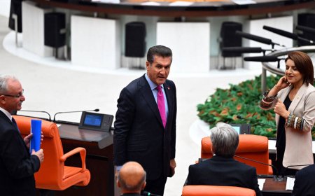 MUSTAFA SARIGÜL'E MECLİS'TE YUMRUKLU SALDIRI!