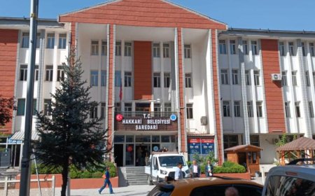 HAKKARİ BELEDİYESİ HİZMET BİNASI DEPREME DAYANIKSIZ OLDUĞU İÇİN BOŞALTILIYOR