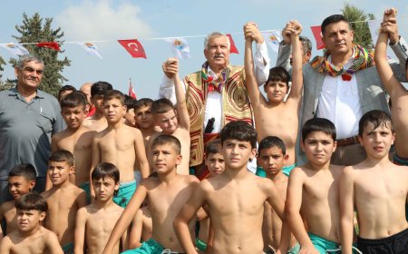 Adana'da 7. İsmet Atlı Karakucak Güreşleri yapıldı