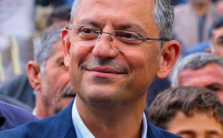 "CHP'de Değişim: Yeni Genel Başkan Özgür Özel"