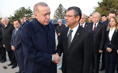 Erdoğan ile el sıkıştı, Bahçeli ile selamlaştı: Saygılı davranan aynı saygıyı görecektir