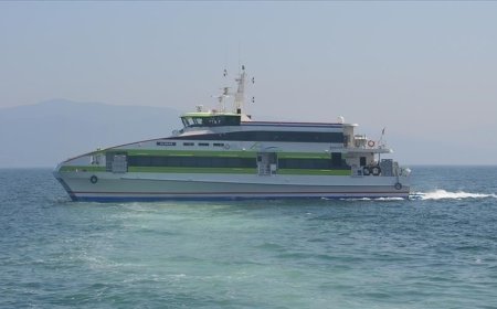 Feribot seferlerine fırtına engeli
