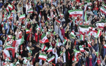 İran'da kadınlara 'stadyum izni': 3 bin kadın derbiyi tribünden izledi