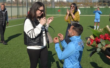 YEŞİL SAHALARDA EVLENME TEKLİFİ