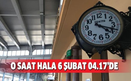 Depremden sonra hiç ilerlemedi! O saat hala 04.17’de duruyor..