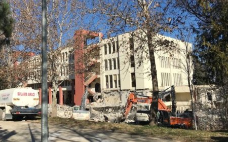 O binaların yıkımı sürüyor