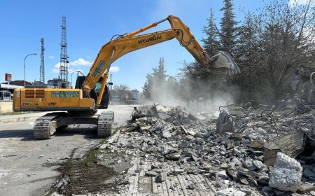 ESKİ ŞEHİRLER ARASI OTOBÜS TERMİNALİ YIKIM ÇALIŞMALARI BAŞLADI