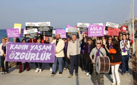 Türkiye'de bir ilk: Kadınlar ters yürüyor!