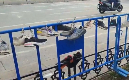 Saraçhane’de polisten sert müdahale: Geride kalan ayakkabılar yol kenarına asıldı