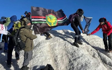 Diyarbakırlı Dağcılardan Tarihi Başarı Ağrı Dağı Zirvesinde Amedspor Bayrağı Dalgalandı