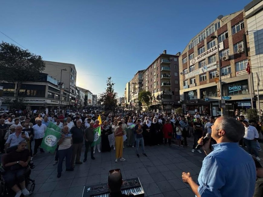 Sultanbeyli’de Barış ve Demokrasi Çağrısı