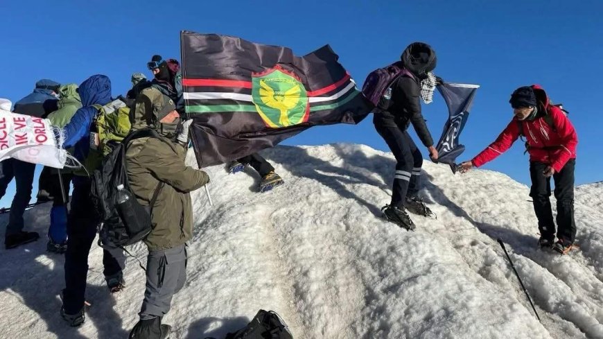 Diyarbakırlı Dağcılardan Tarihi Başarı Ağrı Dağı Zirvesinde Amedspor Bayrağı Dalgalandı