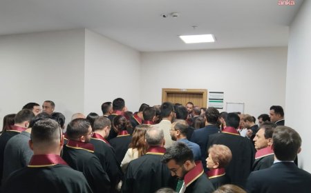 CHP Kurultay Davasında Mahkeme Erteleme Kararı Verdi