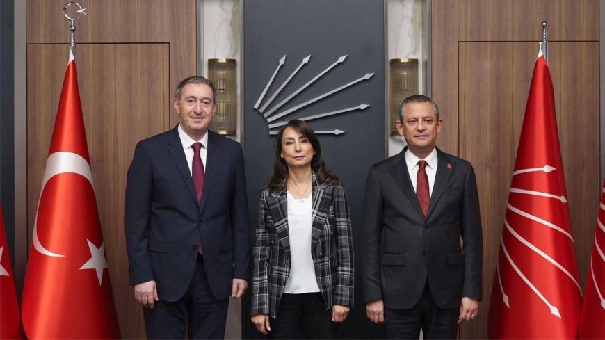 DEM Parti Eş Genel Başkanları ile Özgür Özel Bir Araya Geldi Demokrasiyi Savunmak İçin Yan Yana”
